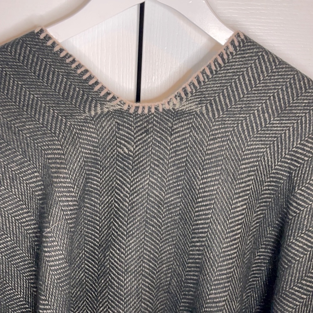VINCE CAMUTO Chevron Ruana O/S - Picture 9 of 13